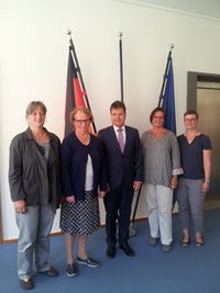 Foto: von links nach rechts: Brigitte Faber, Anita Kühnel, Jürgen Dusel, Martina Puschke, Ricarda Kluge